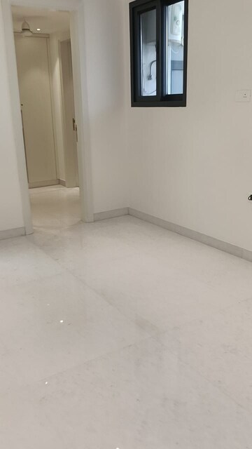 Room in 3 BHK Builder Floor at Vasant Vihar – for Rent