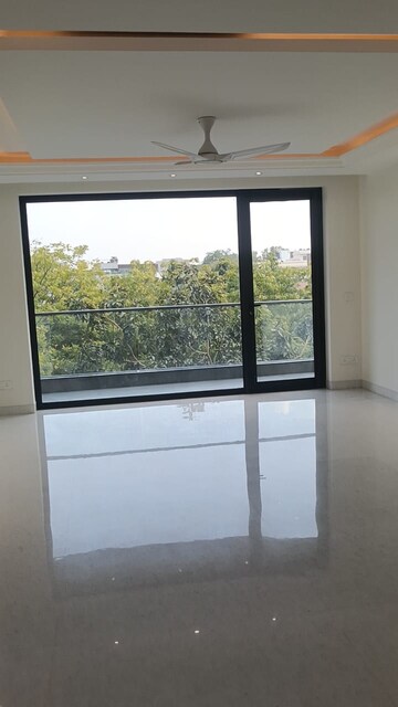 Room in 3 BHK Builder Floor at Vasant Vihar – for Rent