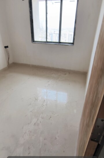 Room in 2 BHK Apartment at Thane West – for Sale
