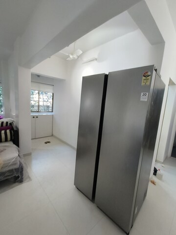 Room in 2 BHK Apartment at Bandra West – for Rent