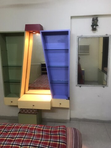 Bedroom in 2 BHK Apartment at Santacruz West – for Rent