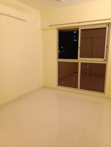 Room in 3 BHK Apartment at Shapoorji Pallonji Epsilon, Kandivali East – for Rent