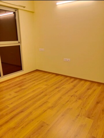 Room in 3 BHK Apartment at Shapoorji Pallonji Alpine, Kandivali East – for Rent
