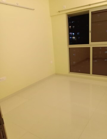 Room in 3 BHK Apartment at Shapoorji Pallonji Epsilon, Kandivali East – for Rent
