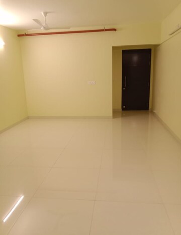 Room in 3 BHK Apartment at Shapoorji Pallonji Alpine, Kandivali East – for Rent