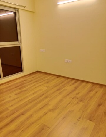 Room in 3 BHK Apartment at Shapoorji Pallonji Alpine, Kandivali East – for Rent