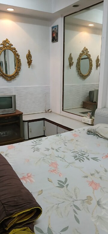 Bedroom in 1 BHK Apartment at Khar West – for Rent