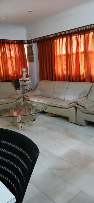 1 BHK Apartment For Rent in Khar West