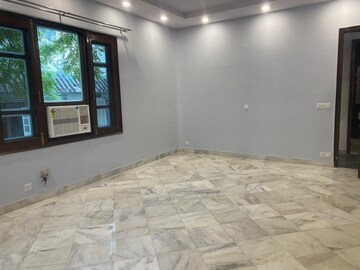 Room in 4 BHK Apartment at Greater Kailash ii – for Rent