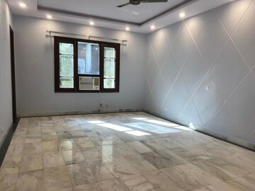 Room in 4 BHK Apartment at Greater Kailash ii – for Rent