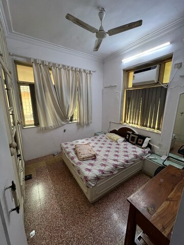 Bedroom in 1 BHK Apartment at Khar West – for Rent