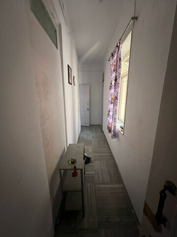 Room in 1 BHK Apartment at Khar West – for Rent