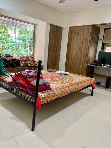 Bedroom in 1 BHK Apartment at Bandra West – for Rent