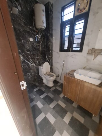 Team Area in 3 BHK Builder Floor at Empire Floors, Sector 57 – for Rent