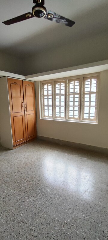 Room in 2 BHK Builder Floor at Koramangala – for Rent
