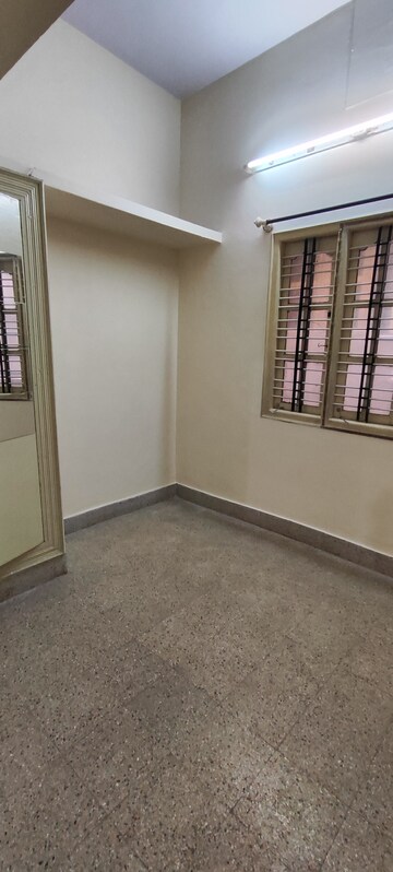Room in 2 BHK Builder Floor at Koramangala – for Rent