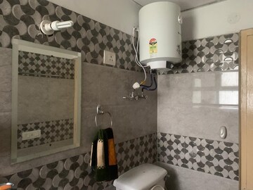 Master Bedroom in 3 BHK Builder Floor at Guru Nanak Enclave, Dhakoli Village – for Rent