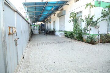 Parking in  Warehouse at Ahmedabad - Rajkot Highway – for Rent