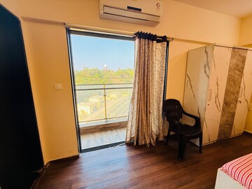 Room in 3 BHK Apartment at Hubtown Hillcrest, Andheri East – for Rent