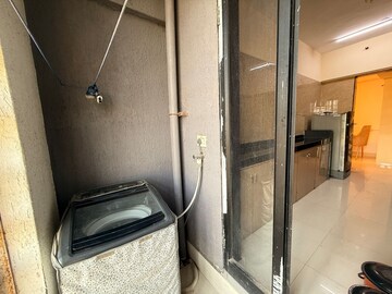 Furnished Amenities in 3 BHK Apartment at Hubtown Hillcrest, Andheri East – for Rent