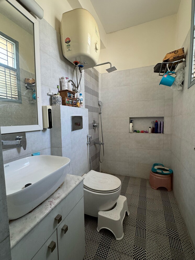 Bathroom, unitech-south-city-ii 3 Bedroom 1625 Sq.Ft. Apartment In Sector 50 Gurgaon 8349851