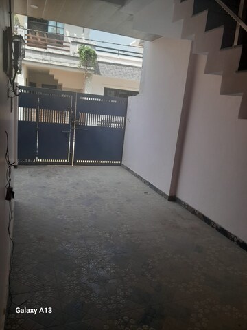 Room in 2 BHK Independent House at Jankipuram Extension – for Rent