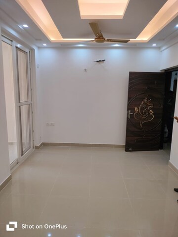 Room in 2 BHK Apartment at Amrapali Golf Homes, Sector 4, Greater Noida – for Rent