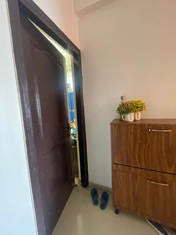 Furnished Amenities in 2.5 BHK Apartment at Gomti Nagar – for Rent
