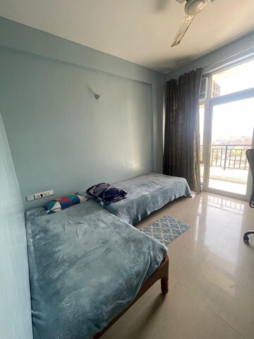 Bedroom in 2.5 BHK Apartment at Gomti Nagar – for Rent
