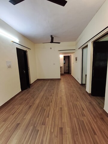 Room in 2.5 BHK Apartment at Paschim Vihar – for Rent