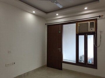 Room in 3 BHK Builder Floor at Saket – for Rent