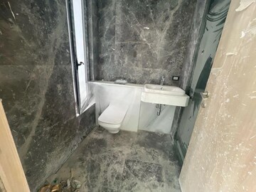 Bathroom in 4 BHK Apartment at Rustomjee Crown, Prabhadevi – for Rent