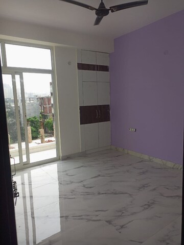 Room in 2 BHK Builder Floor at Kritak Modern Apartments, Sector 73 – for Sale