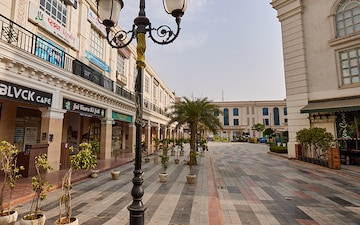 Showroom For Sale in Omaxe World Street, Sector 79