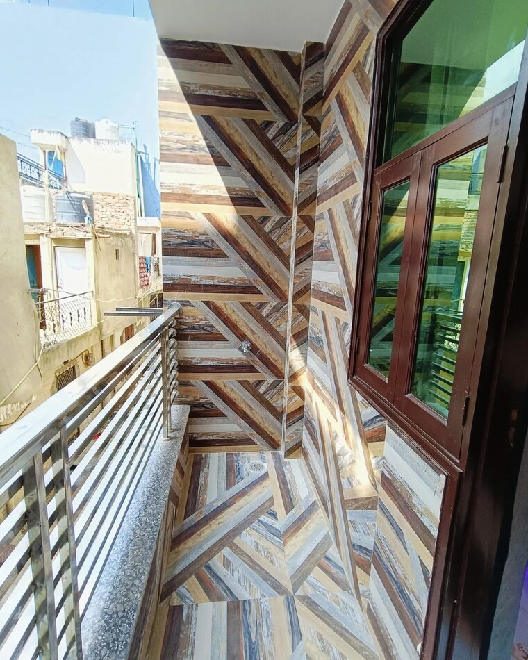 Balcony, dwarka 3 Bedroom 90 Sq.Yd. Builder Floor In Dwarka Delhi 8350138