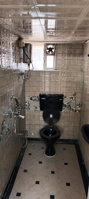 Bathroom in 1 BHK Apartment at Andheri West – for Rent