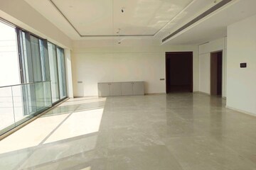Room in 5 BHK Apartment at Rustomjee Crown, Prabhadevi – for Rent
