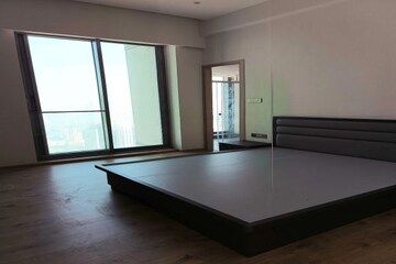 Room in 5 BHK Apartment at Rustomjee Crown, Prabhadevi – for Rent