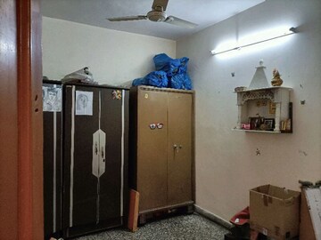 Furnished Amenities in 4 BHK Independent House at Krishna Nagar – for Sale