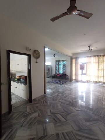 Room in 3 BHK Independent House at Sector 7 – for Rent