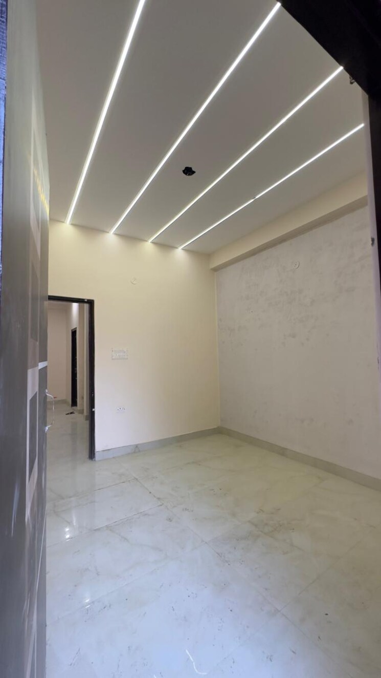 Room, aya nagar 3 Bedroom 875 Sq.Ft. Builder Floor In Aya Nagar Delhi 8350339