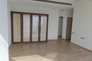 Room in 5 BHK Apartment at Rustomjee Crown, Prabhadevi – for Rent