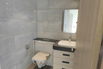 Bathroom in 5 BHK Apartment at Rustomjee Crown, Prabhadevi – for Rent
