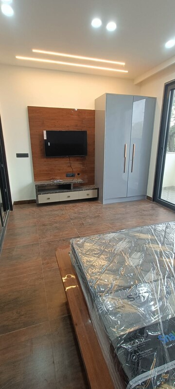 Furnished Amenities in 1 BHK Builder Floor at Ansal Sushant Lok I, Sector 43 – for Rent