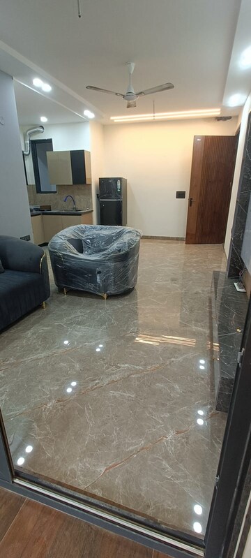 Living Room in 1 BHK Builder Floor at Ansal Sushant Lok I, Sector 43 – for Rent