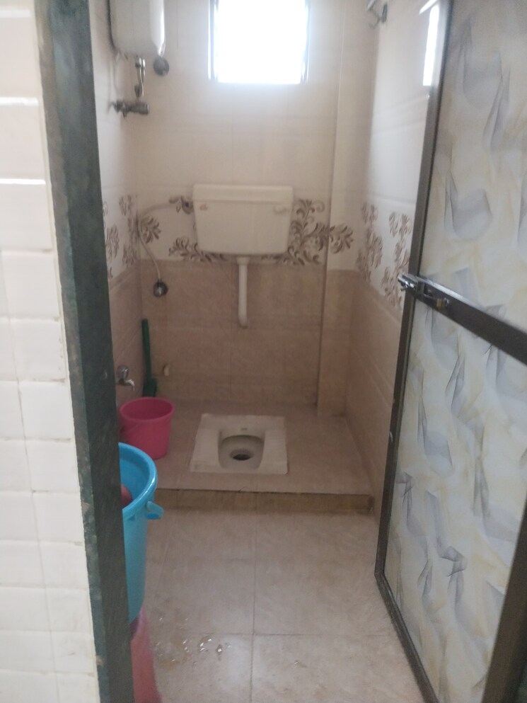 Bathroom, swastik-park 1 RK 250 Sq.Ft. Independent House In Chembur Mumbai 8350388