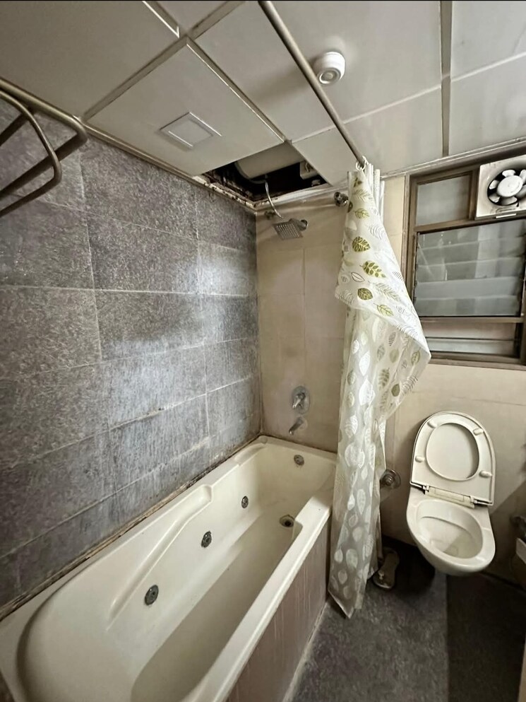 Bathroom, kool-homes-solitaire 4 Bedroom 2540 Sq.Ft. Apartment In Kondhwa Pune 8350419