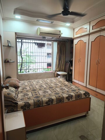 Bedroom in 2 BHK Apartment at Vile Parle East – for Rent