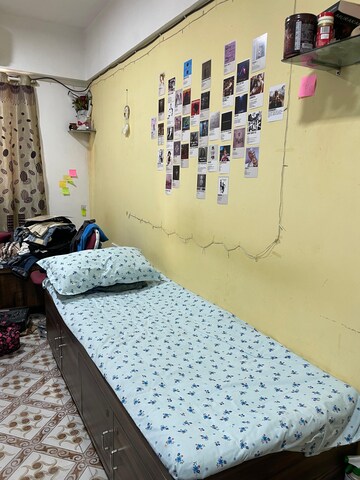 Master Bedroom in 1 RK Apartment at Vile Parle West – for Rent
