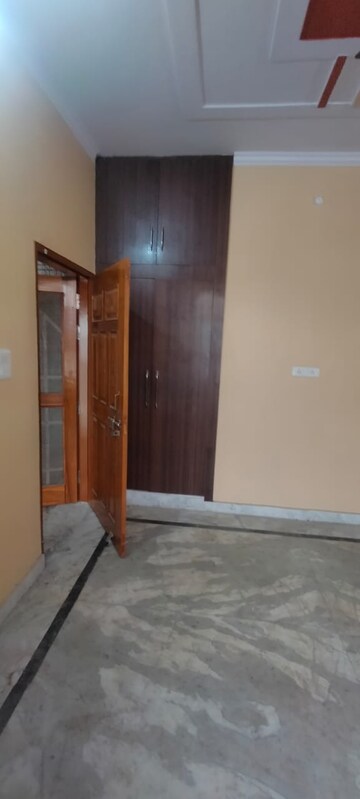 Room in 2 BHK Villa at Gomti Nagar – for Rent
